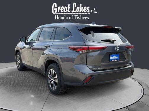Magnetic Gray Metallic 2024 Toyota Highlander XLE