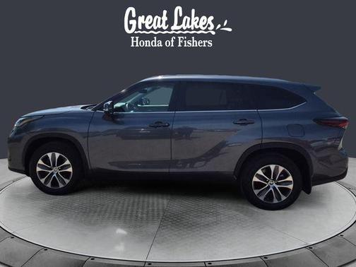Magnetic Gray Metallic 2024 Toyota Highlander XLE