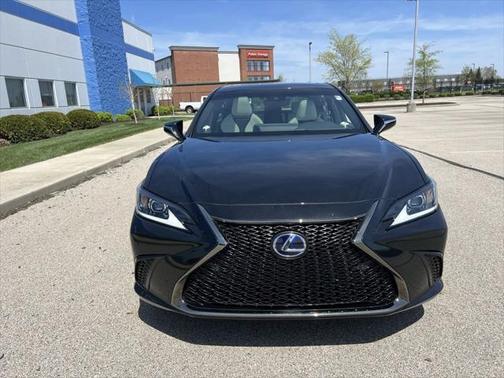 2022 Lexus ES 300h F SPORT