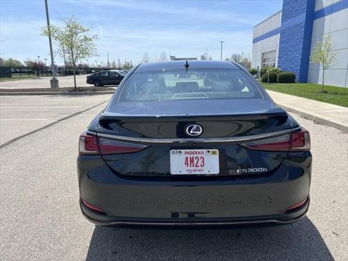2022 Lexus ES 300h F SPORT