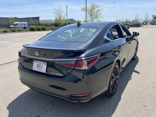 2022 Lexus ES 300h F SPORT