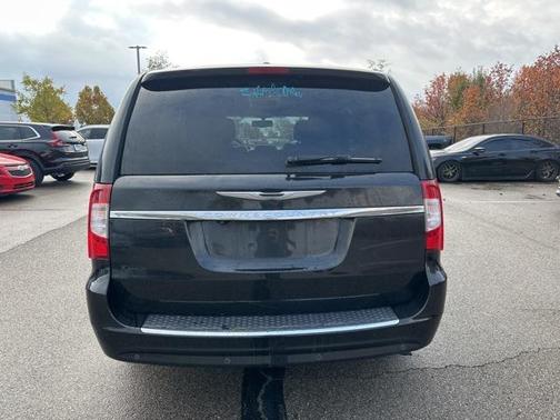 2014 Chrysler Town & Country Touring-L