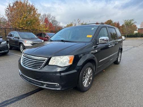 2014 Chrysler Town & Country Touring-L