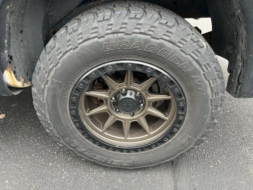 2014 Nissan Titan SV