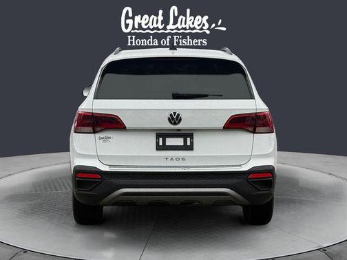Pure White 2024 Volkswagen Taos 1.5T S