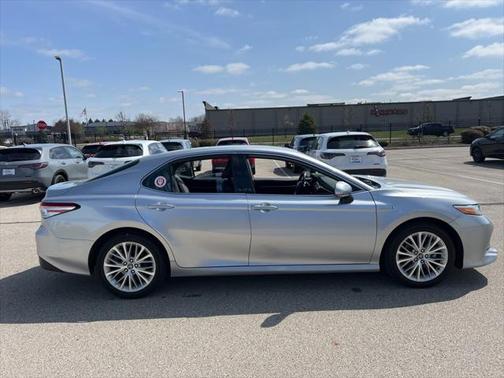 2020 Toyota Camry Hybrid XLE