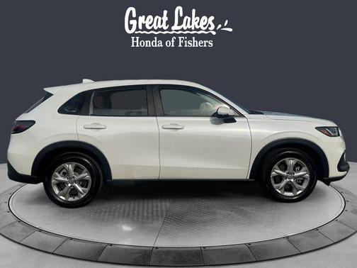 Platinum White Pearl 2024 Honda HR-V LX