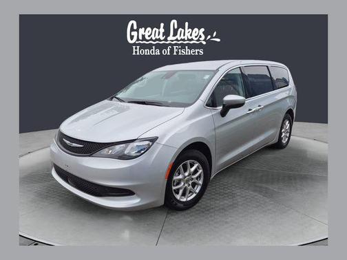 Silver Mist Clearcoat 2023 Chrysler Voyager LX