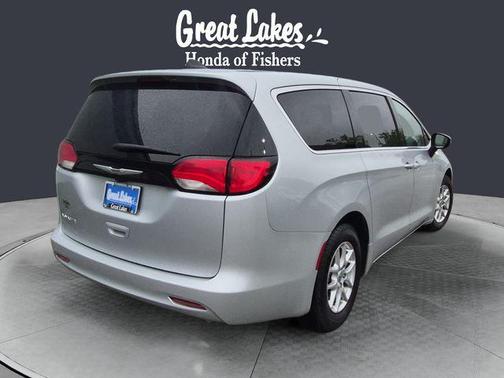 Silver Mist Clearcoat 2023 Chrysler Voyager LX