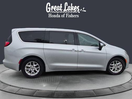 Silver Mist Clearcoat 2023 Chrysler Voyager LX