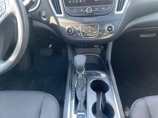 Summit White 2024 Chevrolet Malibu FWD 1LT