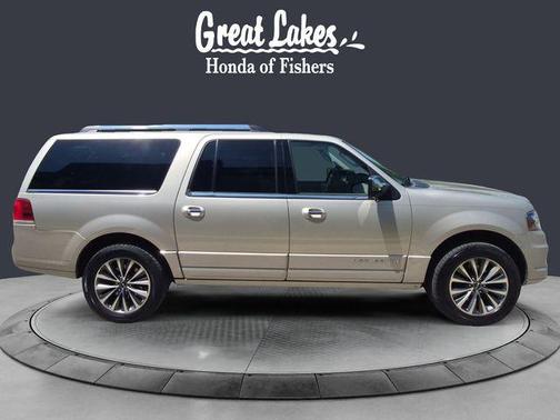 PALLADIUM WHITE GOLD METALLIC 2017 Lincoln Navigator Select