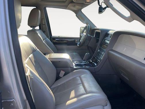 PALLADIUM WHITE GOLD METALLIC 2017 Lincoln Navigator Select