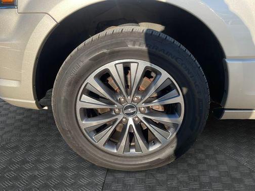 PALLADIUM WHITE GOLD METALLIC 2017 Lincoln Navigator Select