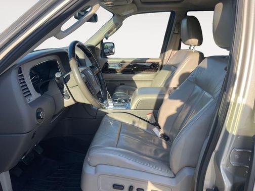 PALLADIUM WHITE GOLD METALLIC 2017 Lincoln Navigator Select