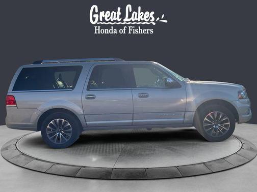 PALLADIUM WHITE GOLD METALLIC 2017 Lincoln Navigator Select