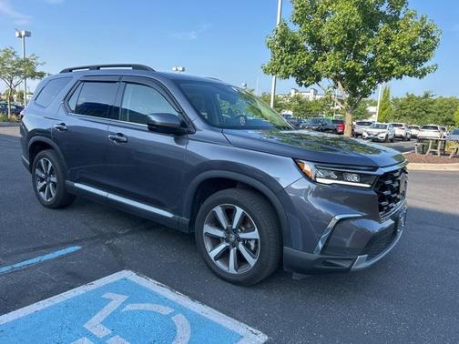 2025 Honda Pilot Touring 8-Passenger