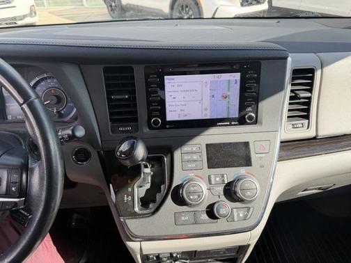 2018 Toyota Sienna XLE Premium