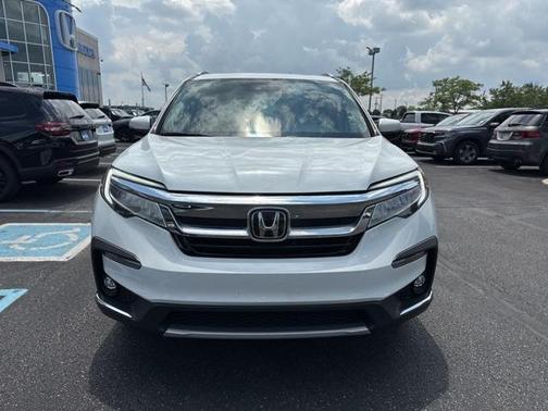 2022 Honda Pilot Touring 8-Passenger