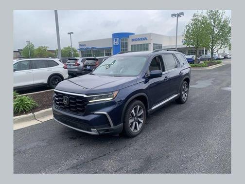 Obsidian Blue Pearl 2024 Honda Pilot Touring 8-Passenger