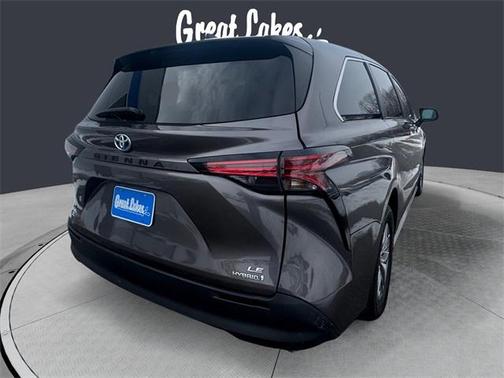 2022 Toyota Sienna LE