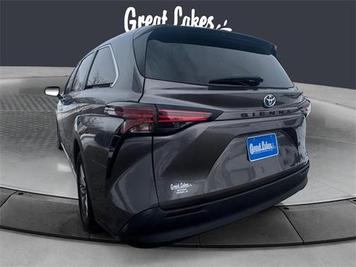 2022 Toyota Sienna LE