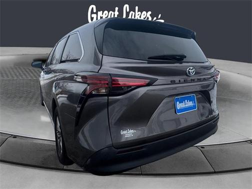 2022 Toyota Sienna LE