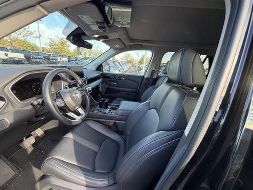 2025 Honda Pilot Touring 8-Passenger