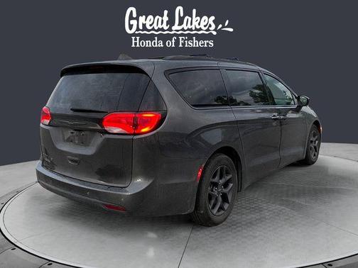 Granite Crystal Metallic Clearcoat 2019 Chrysler Pacifica Touring-L Plus
