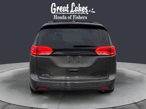 Granite Crystal Metallic Clearcoat 2019 Chrysler Pacifica Touring-L Plus