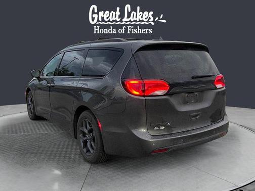 Granite Crystal Metallic Clearcoat 2019 Chrysler Pacifica Touring-L Plus