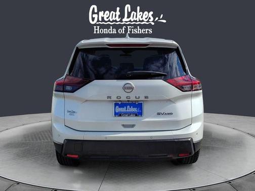 Everest White Pearl 2024 Nissan Rogue SV