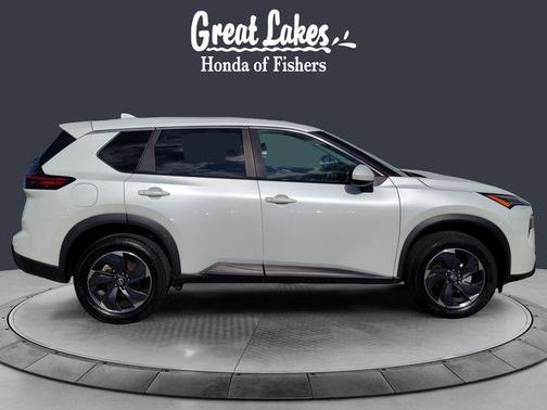 Everest White Pearl 2024 Nissan Rogue SV