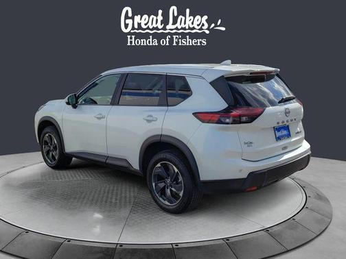 Everest White Pearl 2024 Nissan Rogue SV