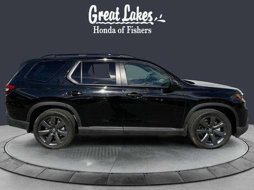 Crystal Black Pearl 2025 Honda Pilot Sport
