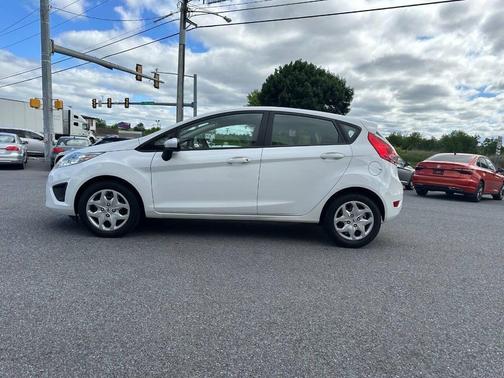 Oxford White 2012 Ford Fiesta SE