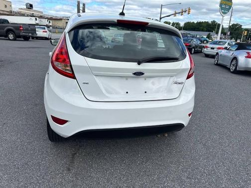 Oxford White 2012 Ford Fiesta SE