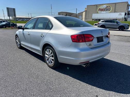 Reflex Silver Metallic 2011 Volkswagen Jetta SE