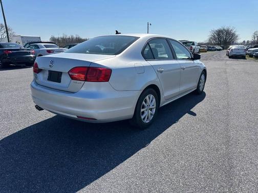 Reflex Silver Metallic 2011 Volkswagen Jetta SE