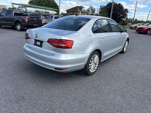 2015 Volkswagen Jetta Auto SE w/Connectivity/Navigation