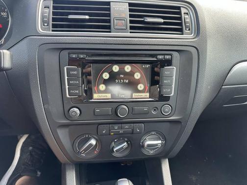 2015 Volkswagen Jetta Auto SE w/Connectivity/Navigation