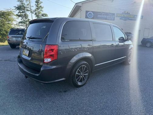 Granite Pearlcoat 2018 Dodge Grand Caravan SXT