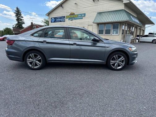 Platinum Gray Metallic 2019 Volkswagen Jetta 1.4T R-Line