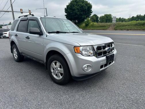 Ingot Silver Metallic 2012 Ford Escape XLT