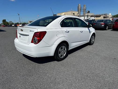 Summit White 2015 Chevrolet Sonic LS
