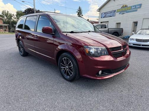 Octane Red Pearlcoat 2017 Dodge Grand Caravan GT
