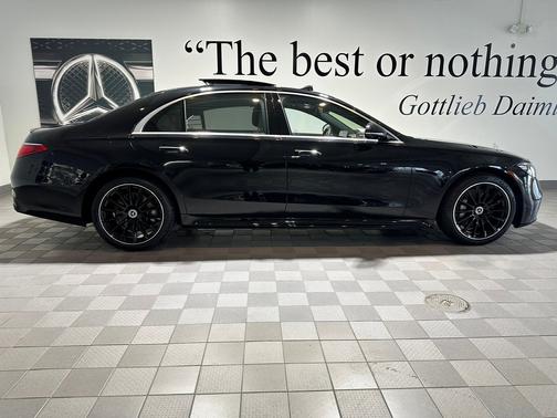 Obsidian Black Metallic 2022 Mercedes-Benz S-Class