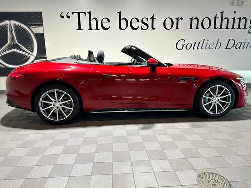MANUFAKTUR Patagonia Red Metallic 2024 Mercedes-Benz AMG SL 43