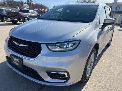 2023 Chrysler Pacifica Touring-L