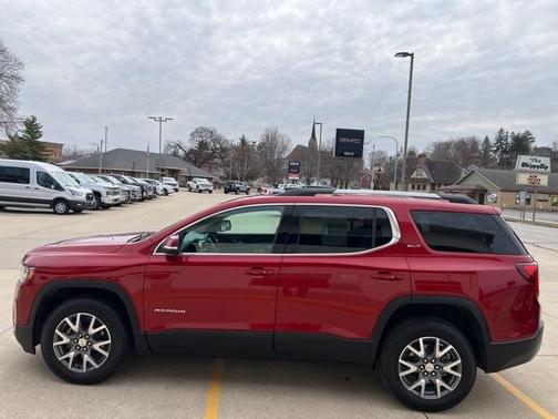 2023 GMC Acadia SLT